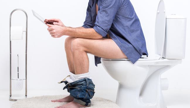 4 activities people actually enjoy doing on the loo